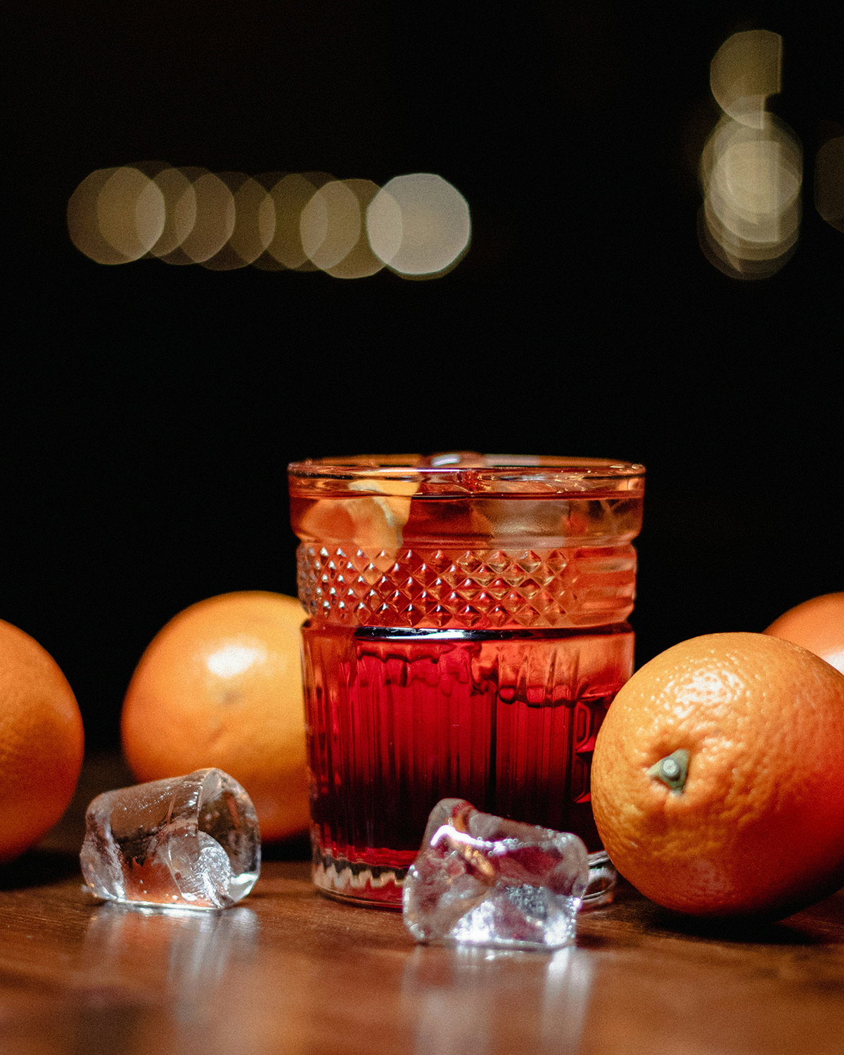 Old Fashioned 杯中的 Negro de Reposado